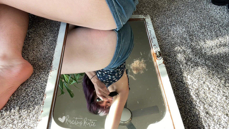 kactus kutie: Aparando minhas axilas peludas sobre um espelho