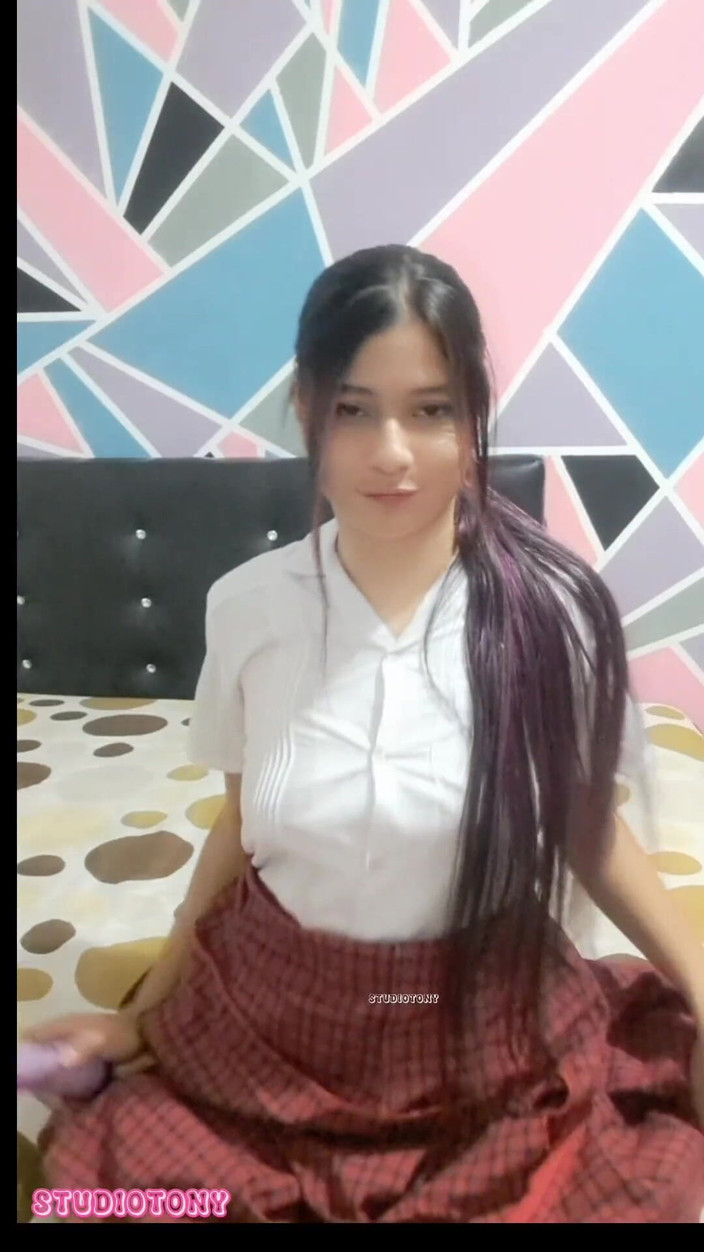 Yuli and tony: 导演的女儿让我做视频通话 第1部分