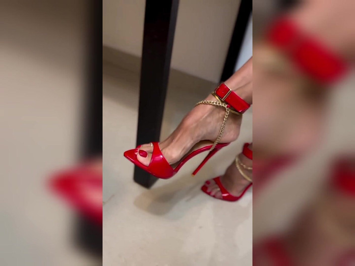 Georgia cross: 红色超棒高跟鞋女主人xxx