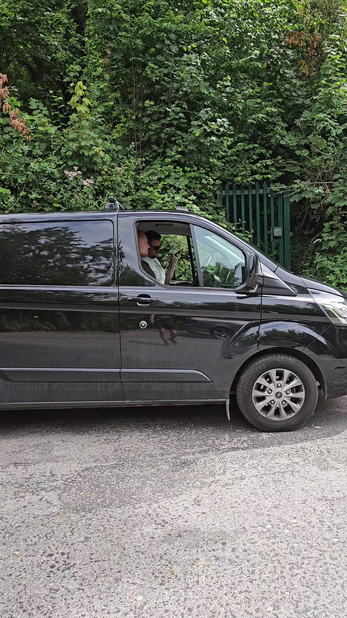 gaynaughtywelsh: 직장에서 밴에서 남편을 따먹은 배관공을 발견했습니다.