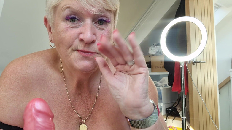 Uk Joolz: Vad du ser på min webbkamera ... Rosa dildo suger