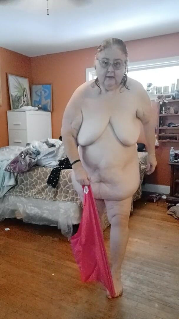 BBW nurse Vicki adventures with friends: I am putting on pink panties pink top and cute...