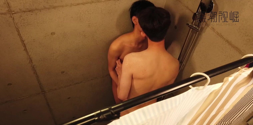 Kuroshio: Sexe sous la douche dans la salle de sport entre...