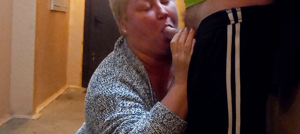 Zona901: 口交和手淫鸡巴在入口 2