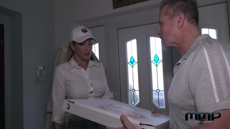 MMP Network: Sexy Pizza Chick to Home