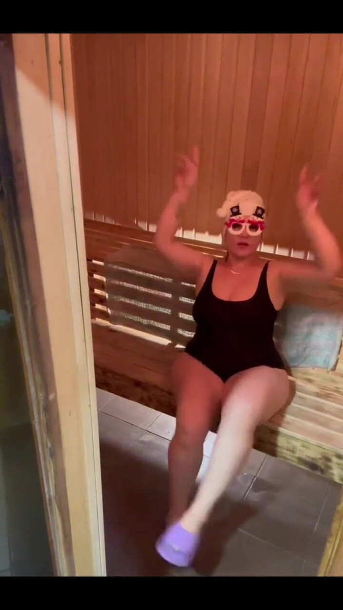 KarmenMilf: Những ngày lễ tiếp tục