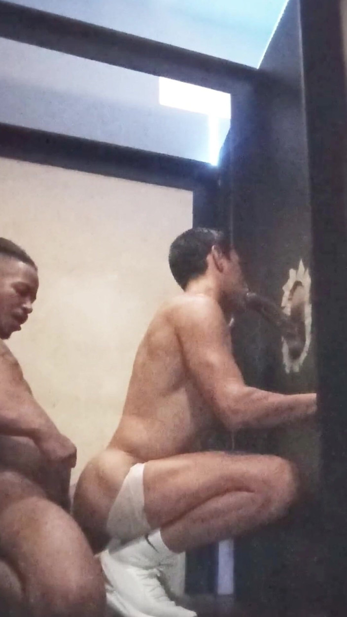 Deephole EC: Khi một cậu bé da đen lớn nắm quyền kiểm soát