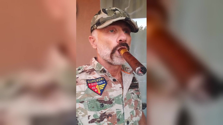 MusclesCigarsFFPig: Tof Cigarporn