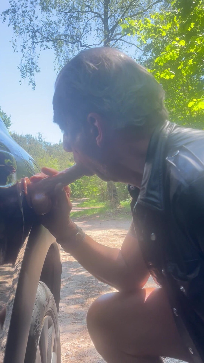 Benb Studio: 주차장에서