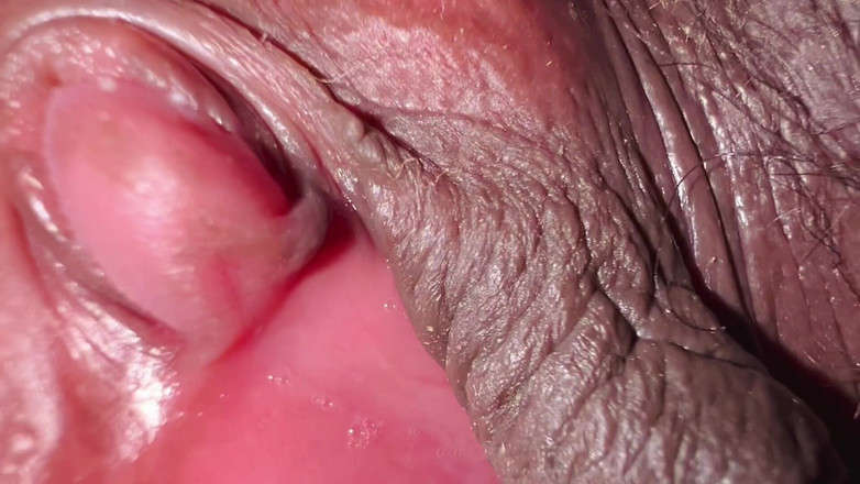 Sweetysingle: 斯里兰卡妈妈毛茸茸的阴户，玩弄，振动器肛塞在我玩