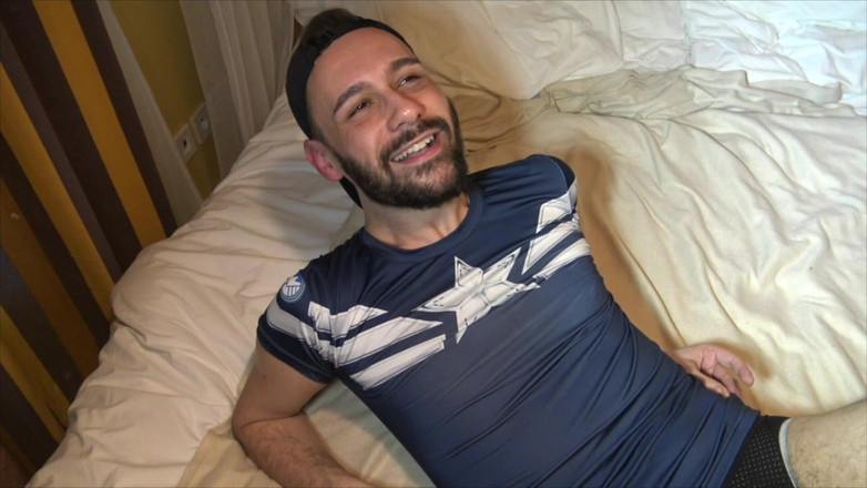 AMATOR BAREBACK FRENCH STUDIO: 彼のFrsitポルノのためのベアバック