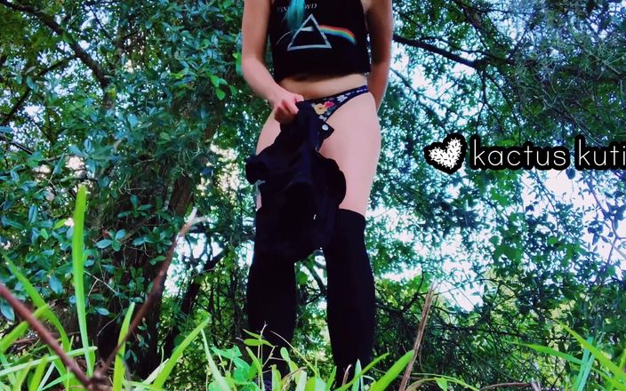 Kactus kutie: Excursionista peluda cachonda se corre rápidamente al aire libre