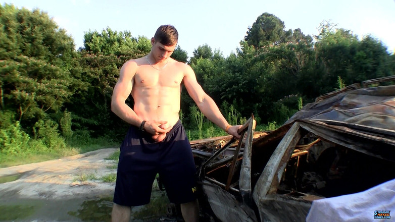 Straight naked thugs: Elijah keert terug voor een pis en een beroerte