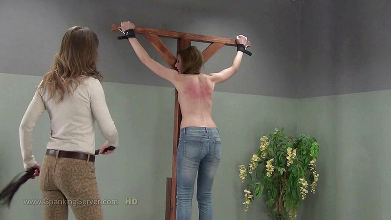 Spanking Server: Luca Bella粗暴无套抽打