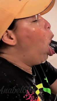 Ik barst vies uit op je gezicht en harde lul, volg mijn keel strak