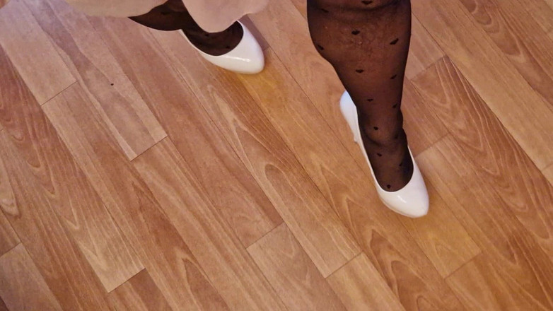 Milosbroz: Trio hak tinggi seksi, diam-diam berjalan dengan celana ketat mereka...