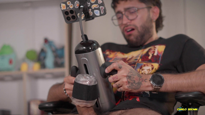 Camilo Brown: Giocattolo del sesso recensione Handy stroker della bad peach