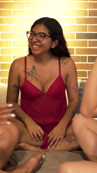 Ten nocleg wymknie się spod kontroli z moimi lesbijkami!