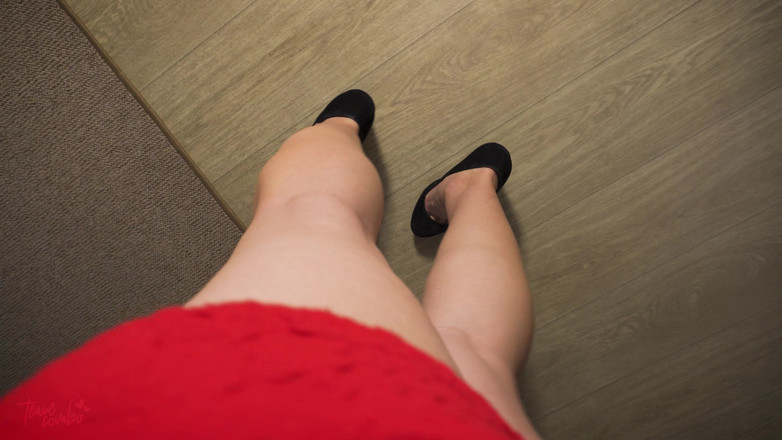 Teasecombo 4K: POV neckt, lange beine und waden in high heels