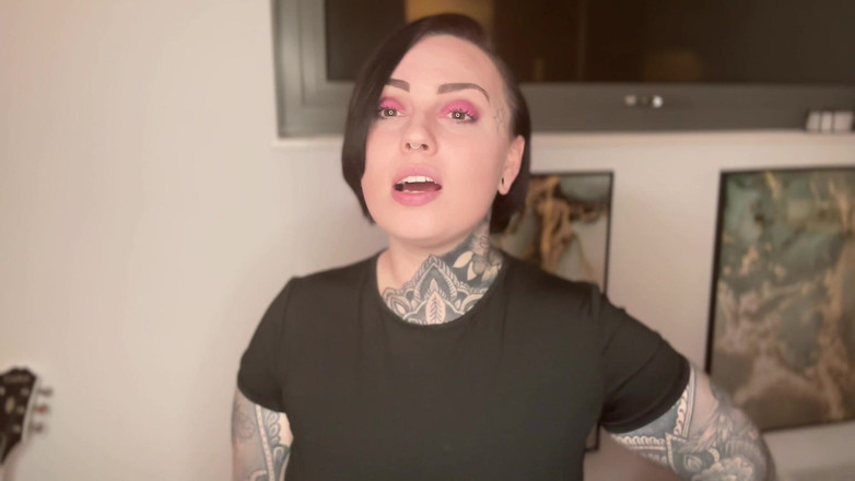 Miss Valentina: Tunjukkan Saya Seluar dalam Itu