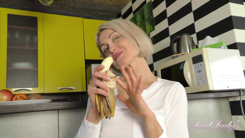 Aunt Judy's: AuntJudys - A Tasty Kitchen Snack with 40yo Super-MILF Natie