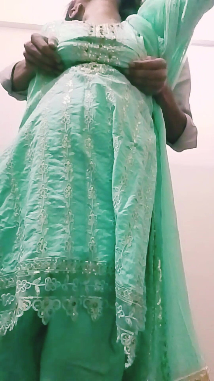 Aizzee: La figa arrapata della moglie traditrice del vicino si fa...