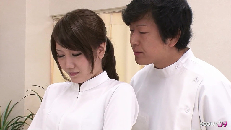 Asian porn collection: Dünnes japanisches teen yuuri unzensiert von chefarzt in enge behaarte...