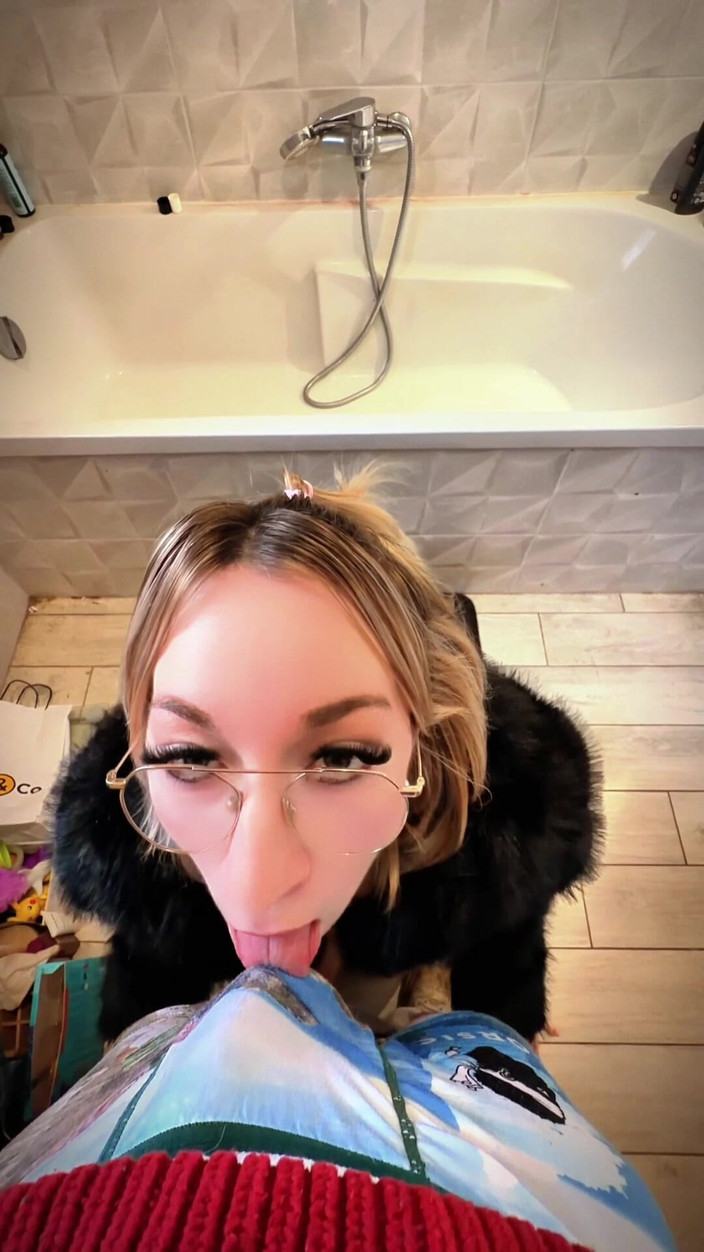 GIULIANA_OFFICIEL: Mi Prendo Cura Del Mio Colotaire Succhiandolo