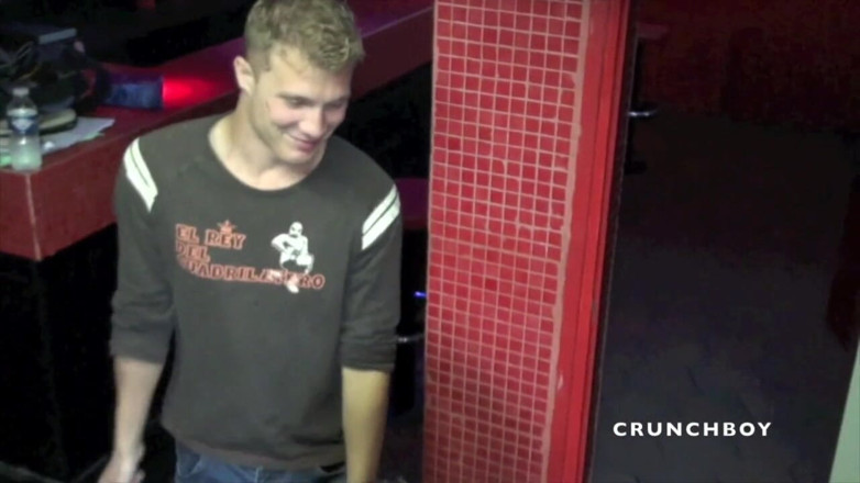 STRAIGHT BOY CURIOUS: Zkurvená z líbání kundičky