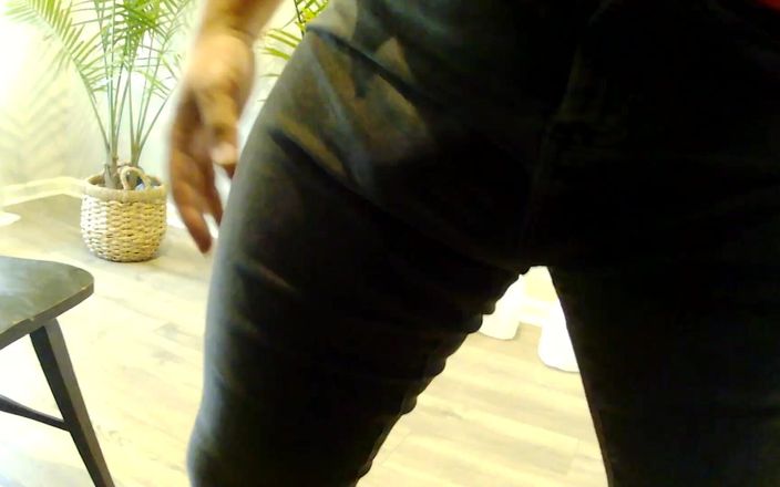 Dick Pants: Pantaloni negri la piciorul drept