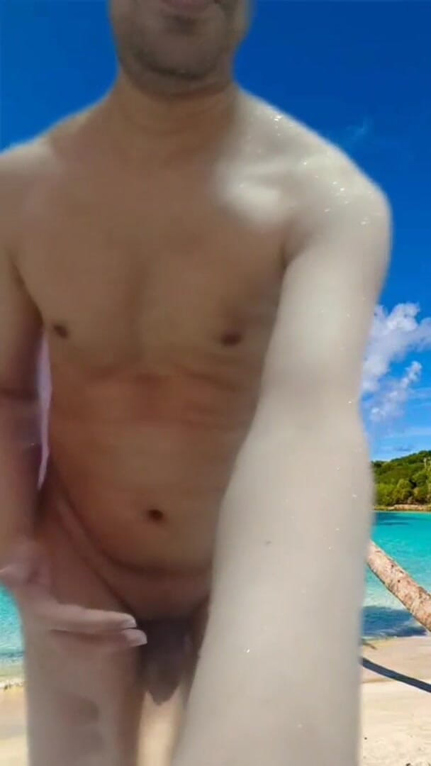 Cute & Nude Crossdresser: Nude boy on the beach shows his full nude body.