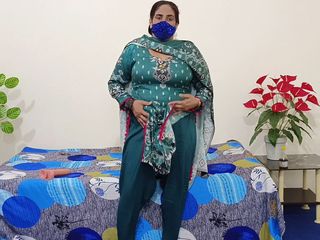Raju Indian porn: Indian Big Boobs Aunty Fingering Pussy and Orgasm by Dildo