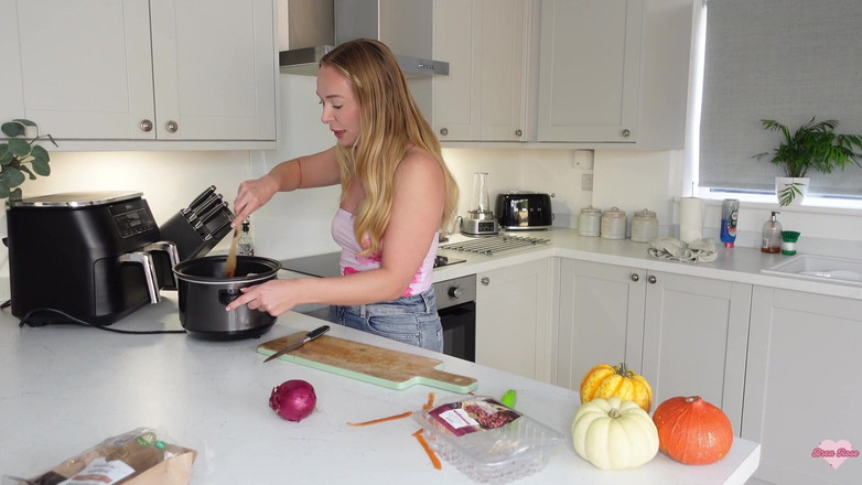 Brea Rose: सौतेली मम्मी के मुफ्त वीडियो के साथ खाना बनाना