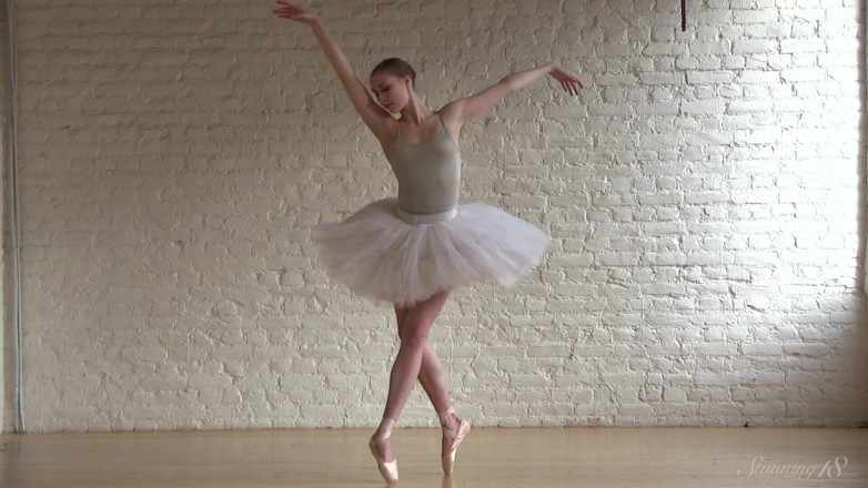 Stunning18: Ballerina Exercising