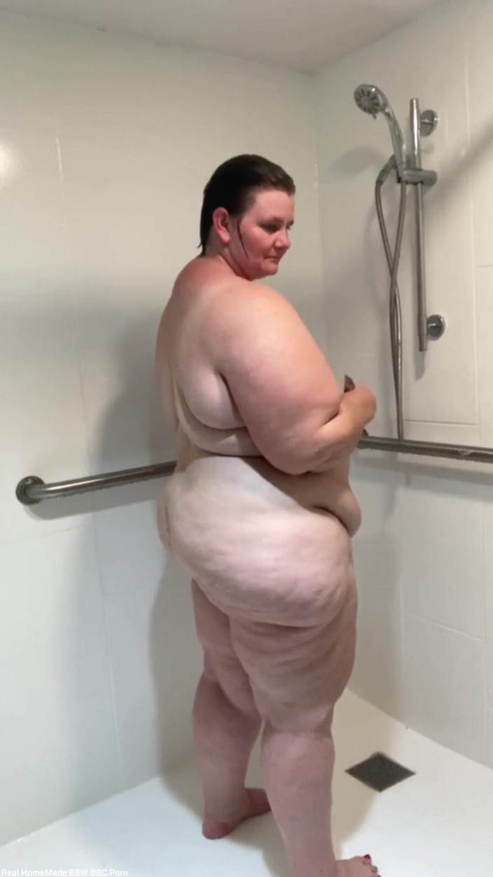 Head Queen's Head Boys: Fam Request Having a Shower Dont Need Help