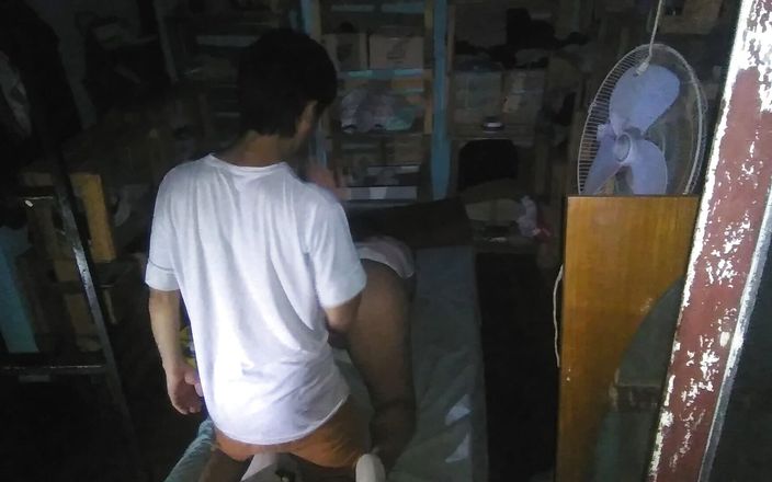 Fitcure1: 我穿着白色礼服的女友挑衅我做爱