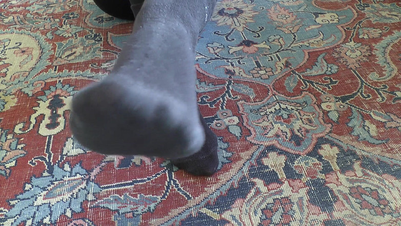 Lady Victoria Valente: I calzini neri del tuo proprietario vogliono essere curati! Aspirapolvere...