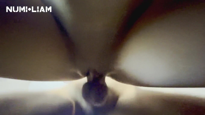 NumiLiam: Närbild pulserande orgasmerande kuk i min fitta, oskyddad sex.