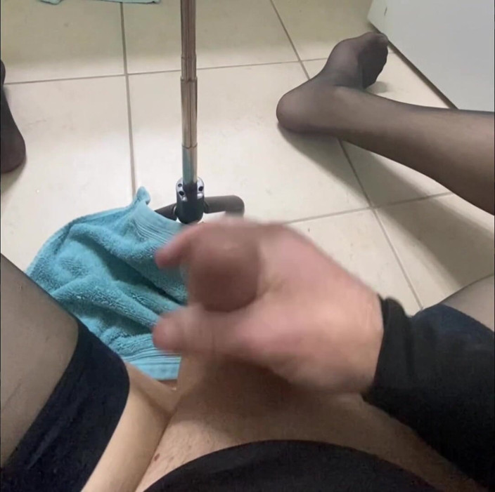 MadisonCD2025: Partie 2, une travesti se branle et se fait éjaculer dessus, compilation,...