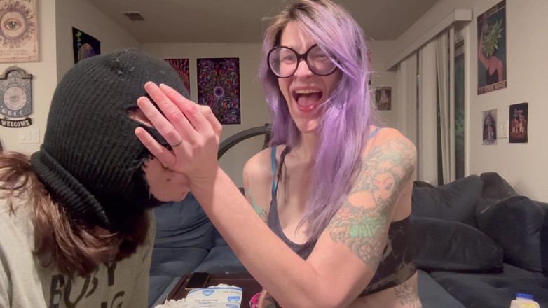 Peppermint Giantess: 67 Giantess Long Finger Bite