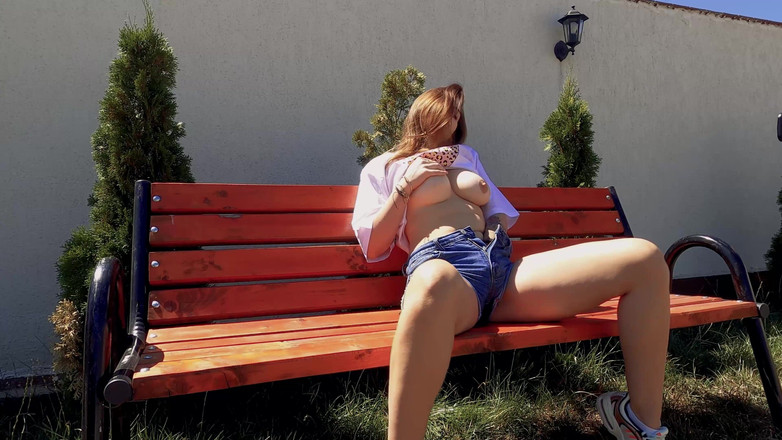 SassyTiff: 금발의 폭탄의 김이 모락모락 나는 벤치 쾌락