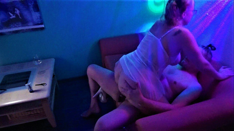 Ken: 幕后花絮。纹身金发俱乐部老板骑着调酒师中出。