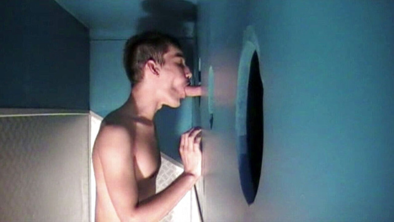 AMATOR PORN MADE IN FRANCE: Asan duvar deliklerini emiyor ve tuvalette sikiliyor