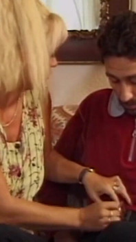 Blonde milf fickt mit riesigem schwanz und liebt es