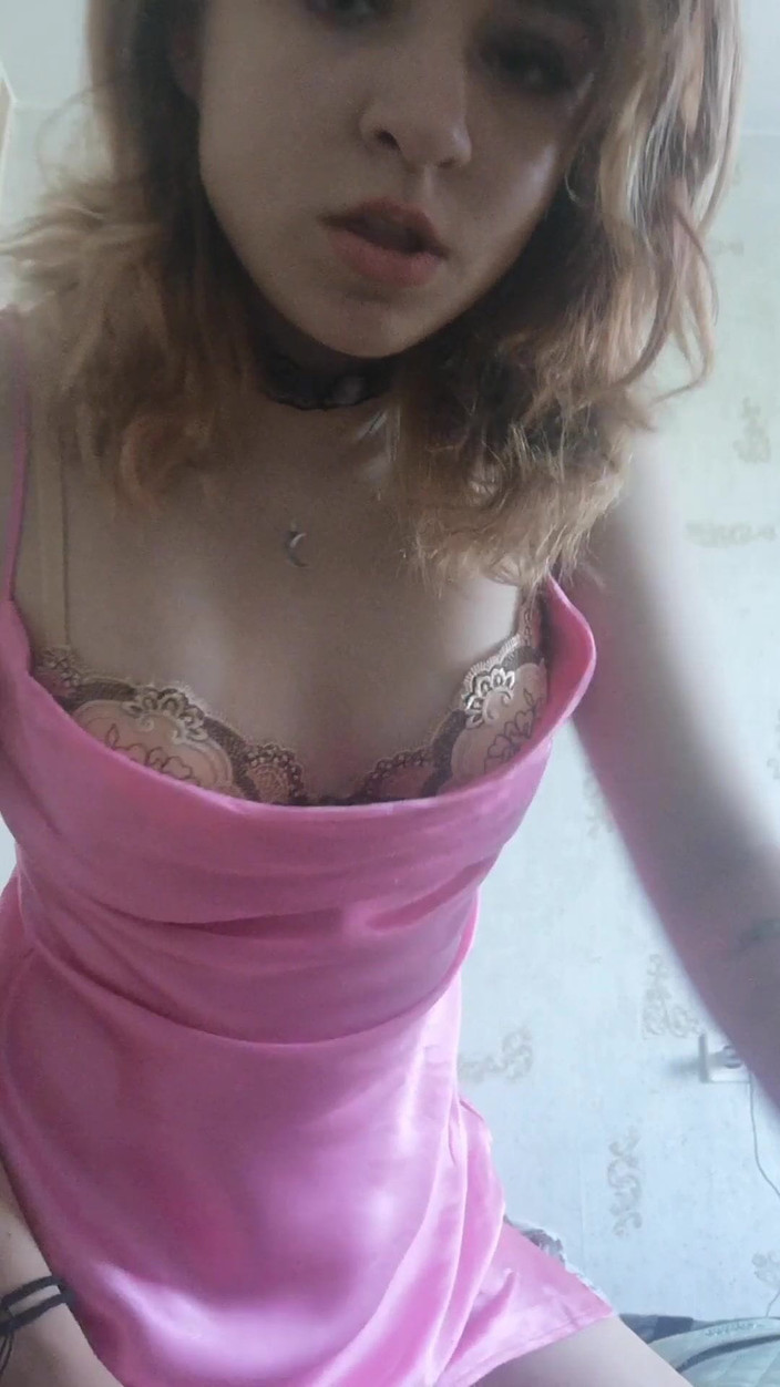 Barbie_princesslike: Thoát y tại nhà nhẹ nhàng và thủ dâm hoang...