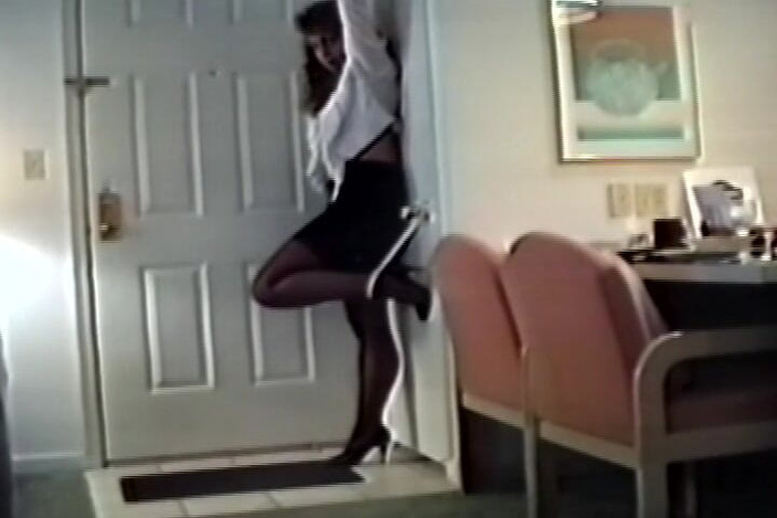 Club of Bondaged Babes: È una ragazza amatoriale che è stata legata dal suo padrone