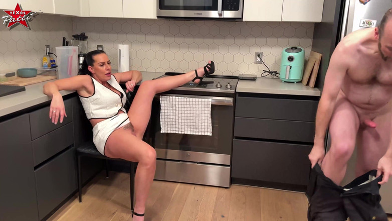 Texas Patti: Randy Denmarle scopa la figa bagnata di Texas Patty sul...