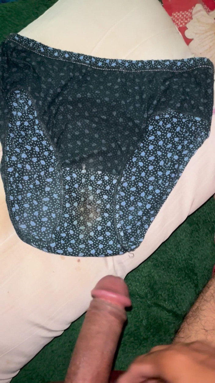 Cumlover35804: I Hunting My Virgin Stepsister Extreme Dirty Underwear