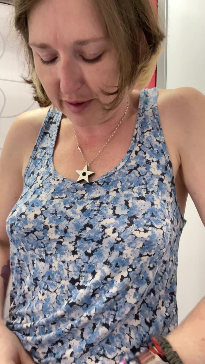 MistressWriggler: Beginnen, Sich an Einem Geburtstag Zu Strippen, Filmen Scheitern