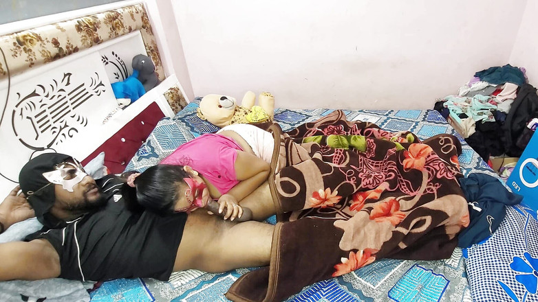 pinki_cute: युवा saali जीजा पर सवारी करती है और चूत के अंदर अलग-अलग पोजीशन में चुदाई करती है